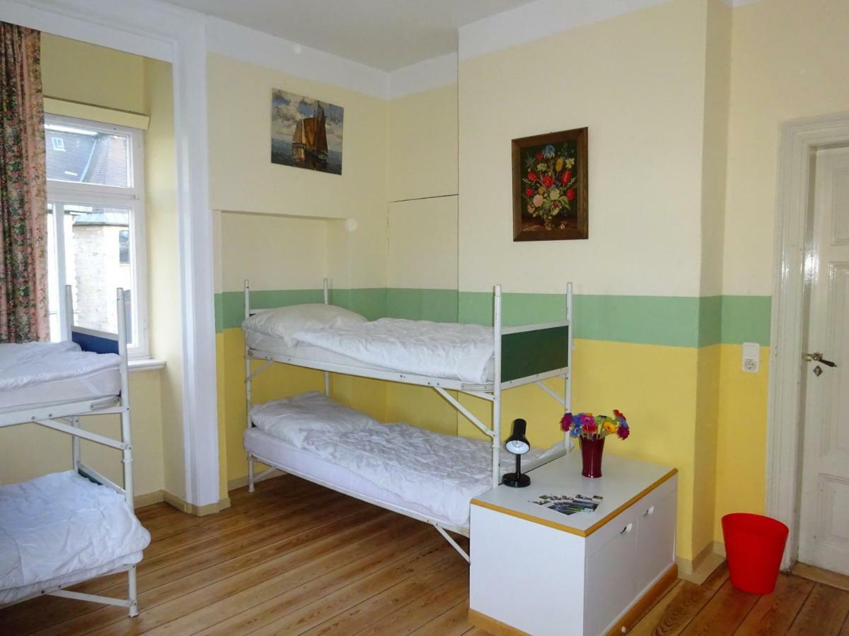 Hummel Hostel - Historische Stadtvilla Mit Garten Weimar  Extérieur photo